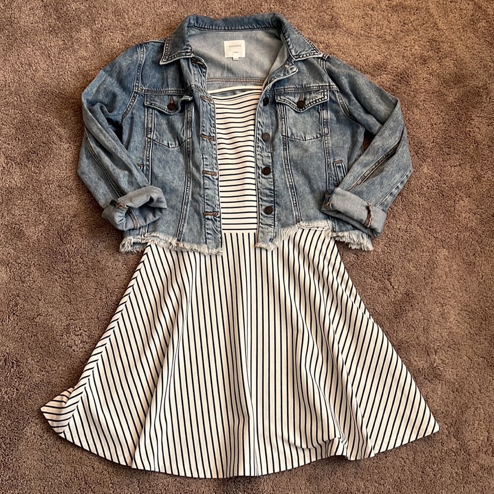 3/21 💥H&M | white & black striped dress